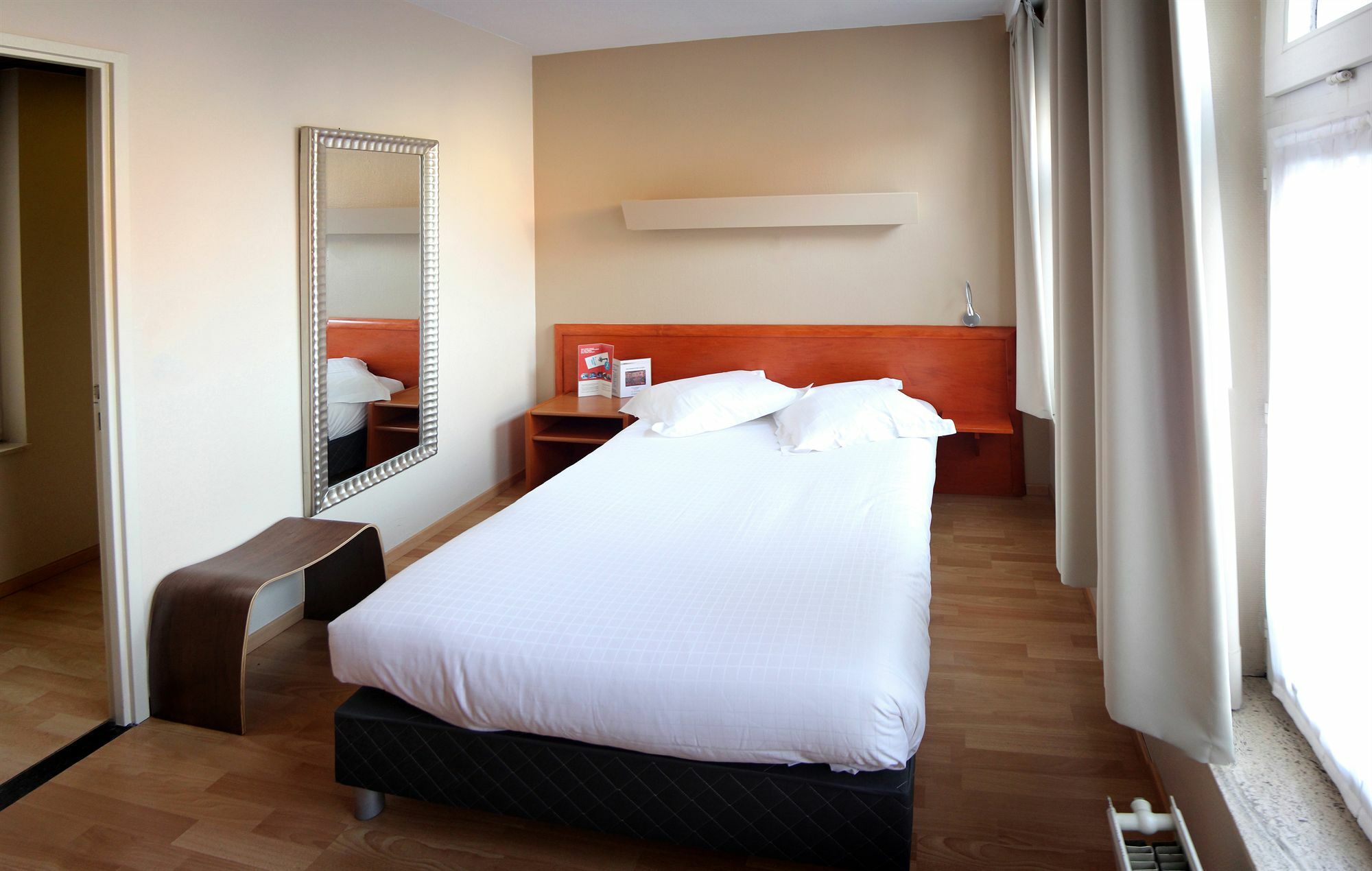 Hotel La Legende Brussel Bagian luar foto